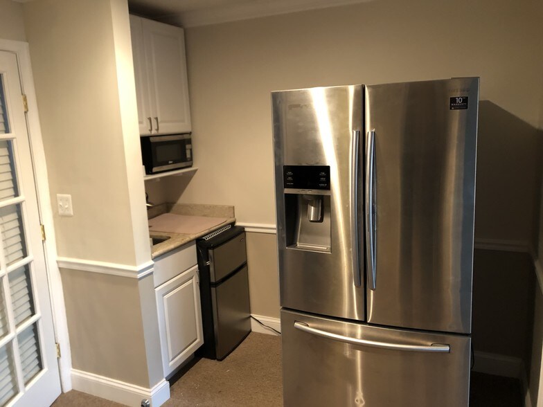 3357 Hazelwood Rd, Edgewater, MD à louer - Photo intérieure – Image 3 sur 11