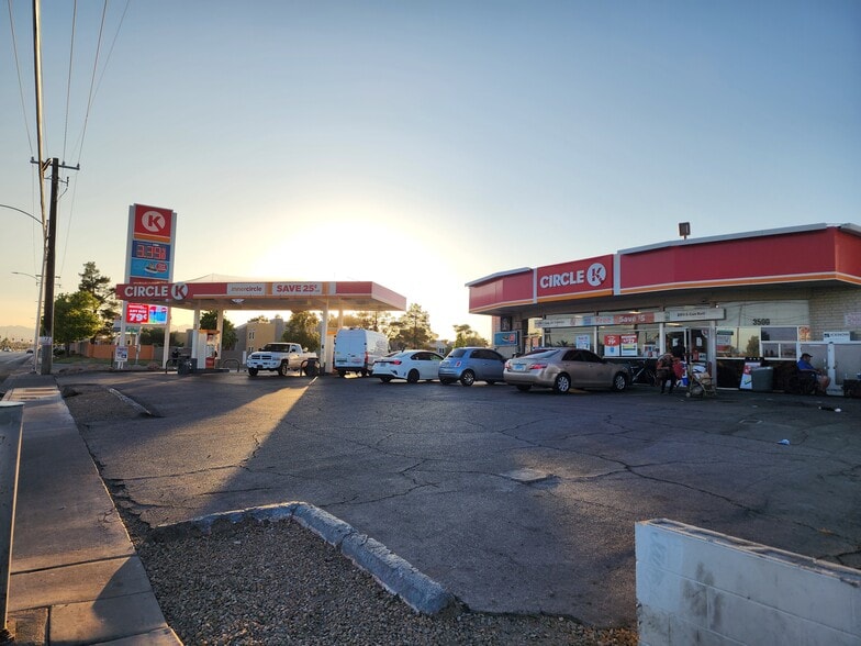 3500 E Charleston Blvd, Las Vegas, NV à vendre - Photo de l’immeuble – Image 2 sur 5
