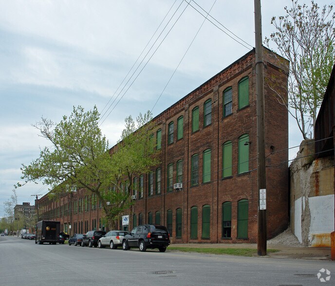 4210 Commerce Ave, Cleveland, OH à vendre - Photo de l’immeuble – Image 2 sur 2