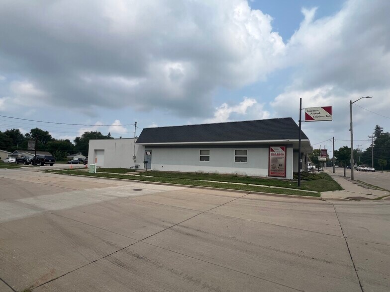 1624 E Wisconsin Ave, Appleton, WI à vendre - Photo de l’immeuble – Image 3 sur 17