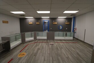 10008-10024 167 St NW, Edmonton, AB à louer Photo intérieure– Image 1 sur 6