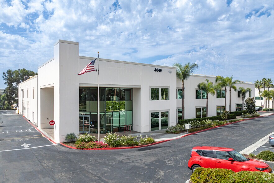 4049 Avenida De La Plata, Oceanside, CA à vendre - Photo principale – Image 1 sur 6