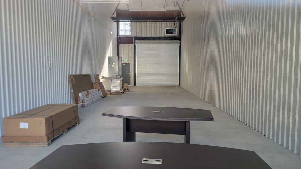 10981 Industrial way, Truckee, CA à louer - Photo de l’immeuble – Image 2 sur 7
