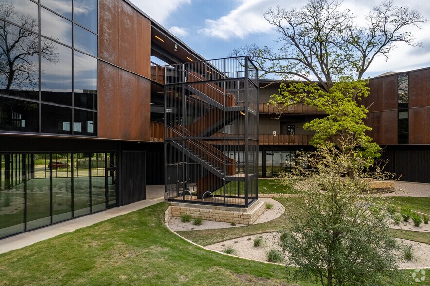 1141 Shady Ln, Austin, TX à louer - Photo de l’immeuble – Image 2 sur 12