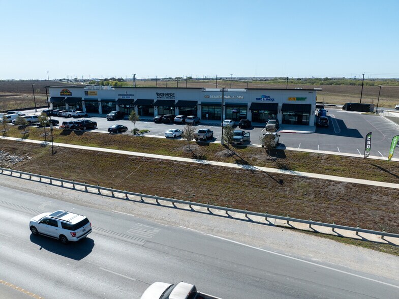 3605 E Loop 1604, Converse, TX à louer - Photo de l’immeuble – Image 2 sur 5