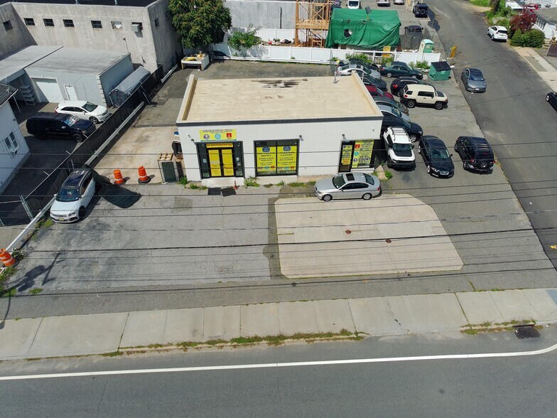 88 Woodbury Rd, Hicksville, NY à vendre - Photo de l’immeuble – Image 2 sur 7