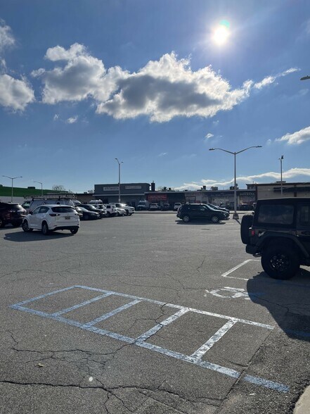 40-60 Division Ave, Levittown, NY à louer - Photo de l’immeuble – Image 2 sur 6