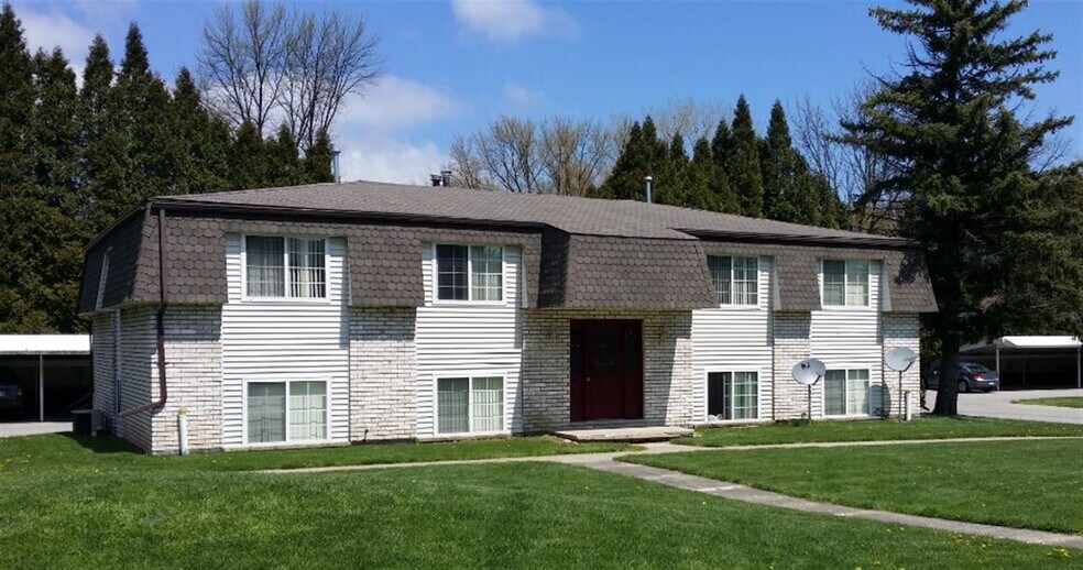 2163 N Center Rd, Saginaw, MI à vendre - Photo de l’immeuble – Image 1 sur 8