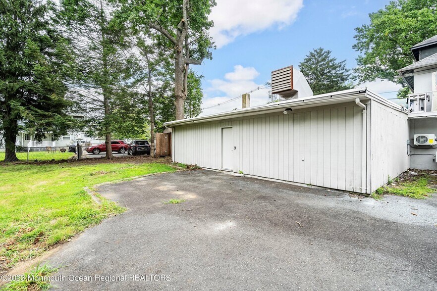 27 Boud Avenue, Farmingdale, NJ à louer - Photo de l’immeuble – Image 3 sur 8