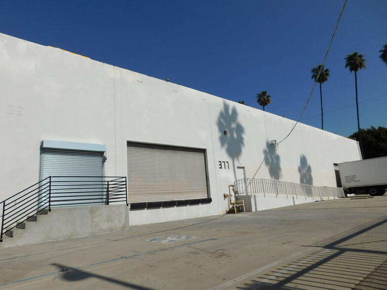 365 E Jefferson Blvd, Los Angeles, CA à louer - Photo de l’immeuble – Image 2 sur 7