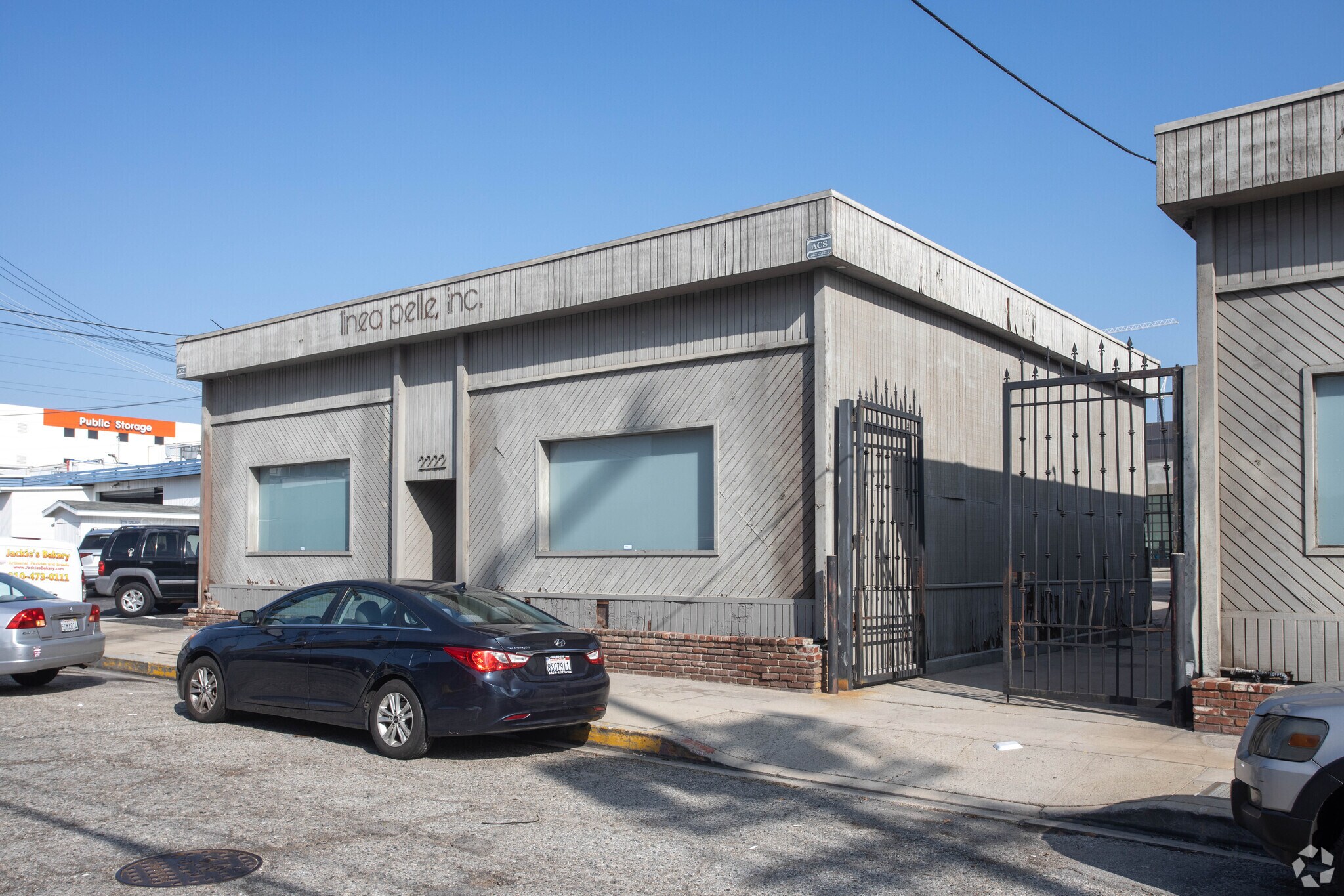 2222 Barry Ave, Los Angeles, CA à louer Photo principale– Image 1 sur 8
