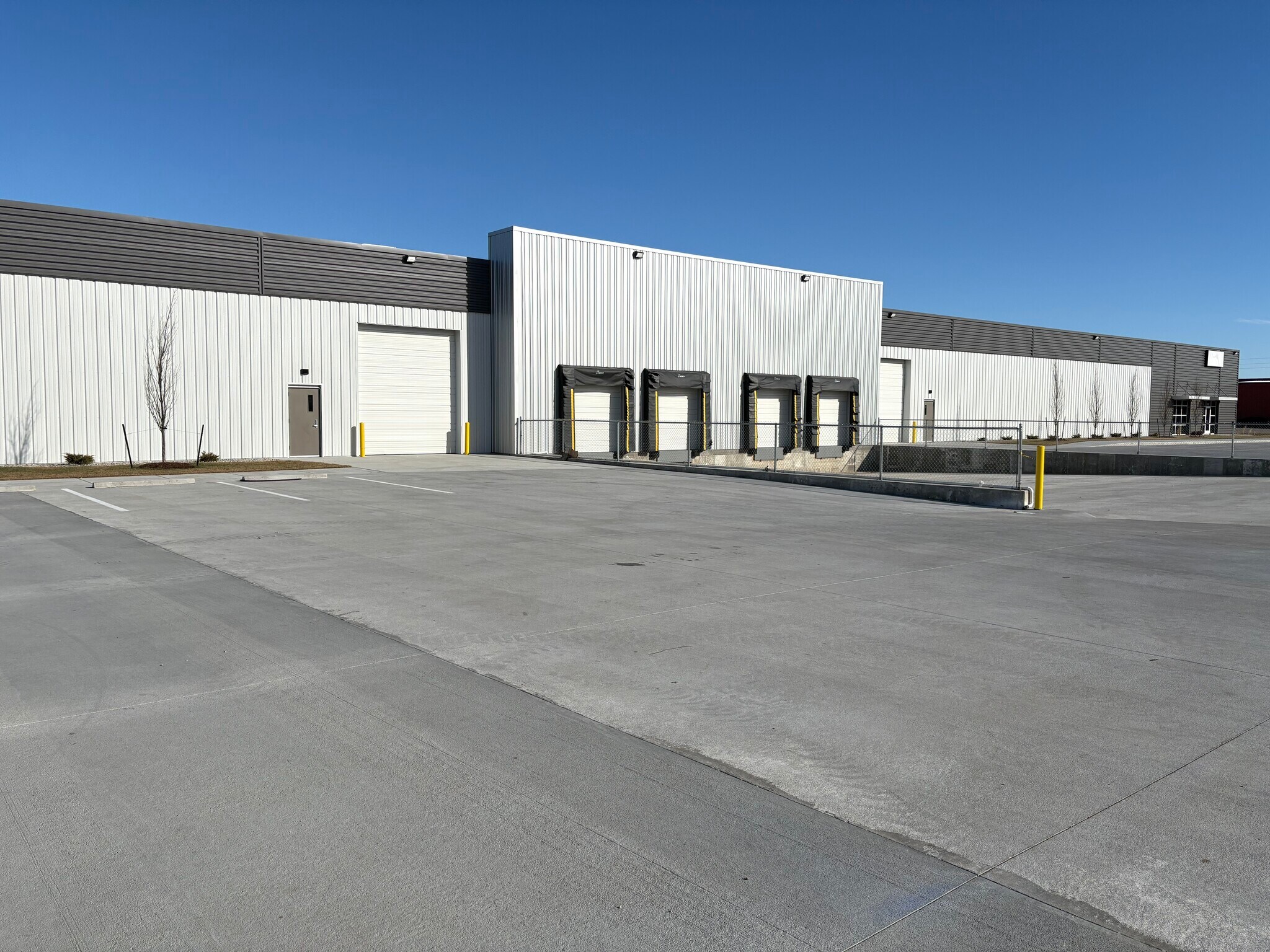 4200 W Harry St, Wichita, KS à louer Photo principale– Image 1 sur 6
