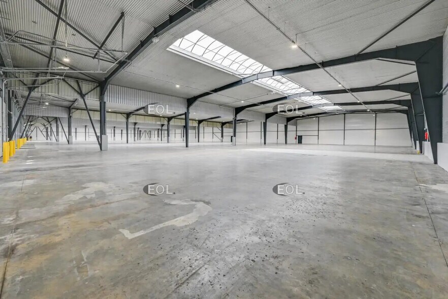 Industriel/Logistique dans Goussainville à louer - Photo de l’immeuble – Image 3 sur 7