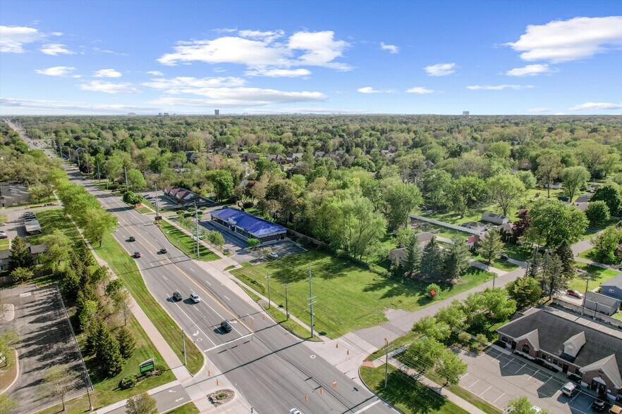 6511 Rochester Rd, Troy, MI à vendre - Aérien – Image 2 sur 10