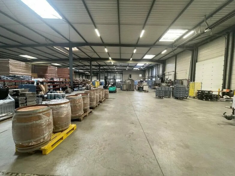 Industriel/Logistique dans Meyzieu à louer - Photo de l’immeuble – Image 1 sur 12