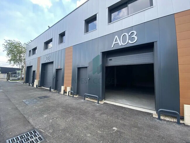 Plus de détails pour Local d’activités à vendre