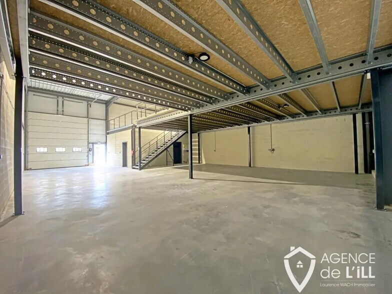 Local d’activités dans Saint-Hippolyte à louer - Photo de l’immeuble – Image 3 sur 10