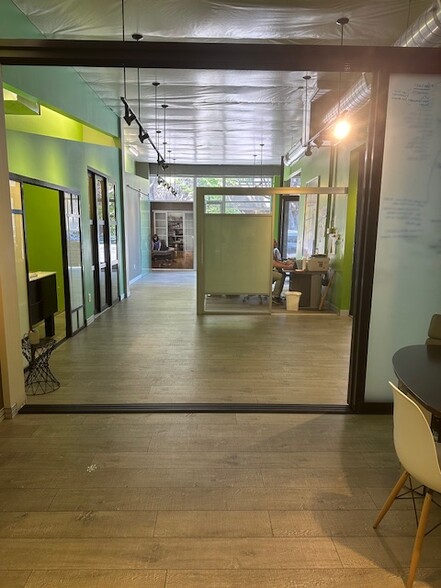 2612 E Colorado Blvd, Pasadena, CA à louer - Photo de l’immeuble – Image 2 sur 5