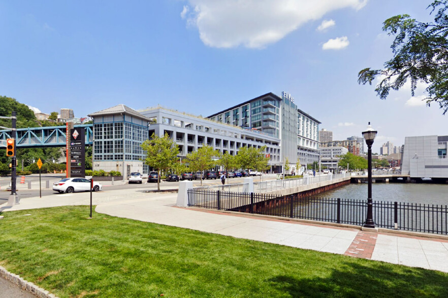 500 Ave At Port Imperial Blvd, Weehawken, NJ à louer - Photo de l’immeuble – Image 1 sur 8