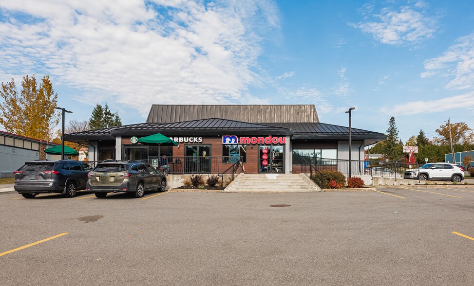 670 Rue Principale, Ste-Agathe-des-Monts, QC à vendre - Photo de l’immeuble – Image 2 sur 8