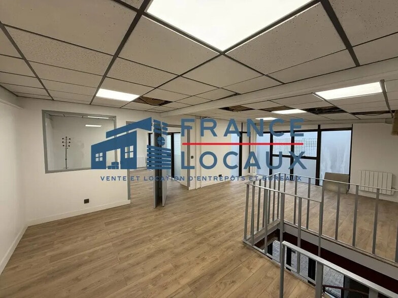 Local d’activités dans Le Thillay à louer - Photo intérieure – Image 3 sur 9