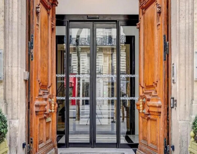 6 Avenue Franklin D. Roosevelt, Paris à louer - Photo de l’immeuble – Image 3 sur 6