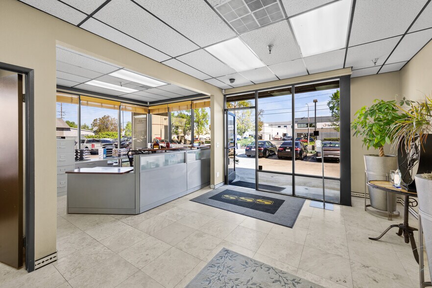 3980 E Miraloma Ave, Anaheim, CA à louer - Photo de l’immeuble – Image 3 sur 38