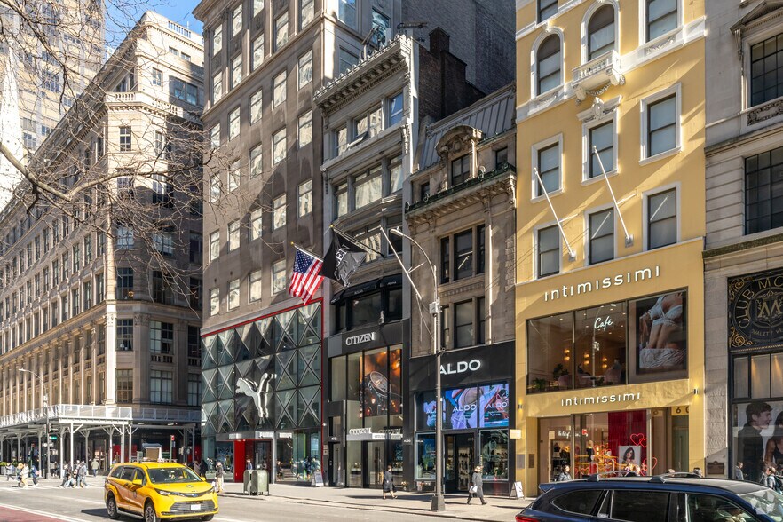 605 Fifth Ave, New York, NY à louer - Photo de l’immeuble – Image 3 sur 6