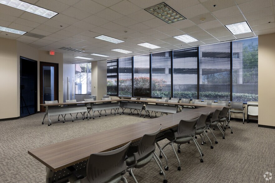 450 Gears Rd, Houston, TX à louer - Photo intérieure – Image 3 sur 37