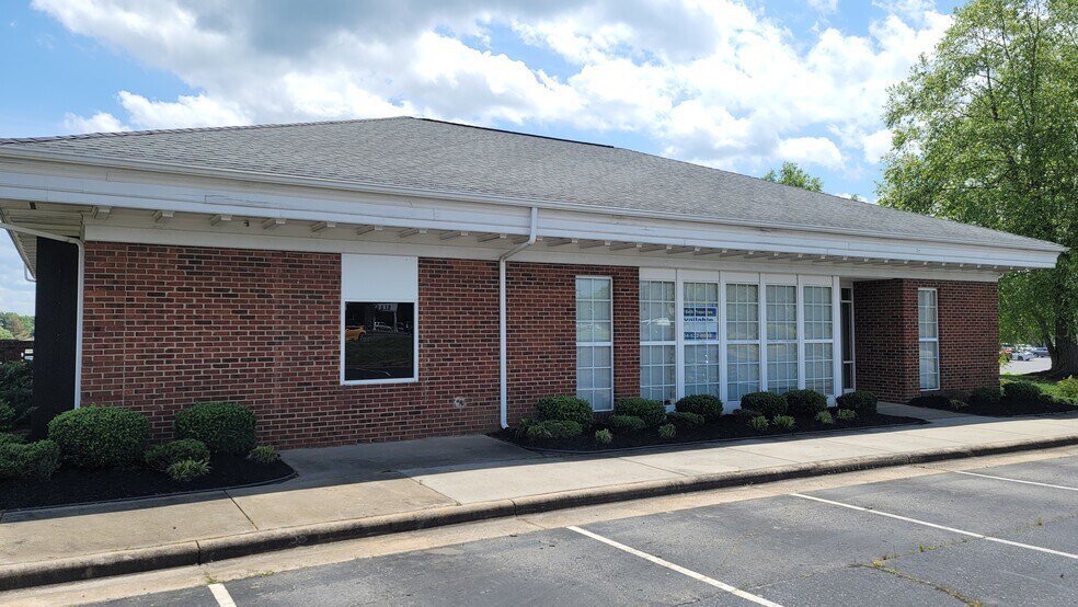 1774 E Dixon Blvd, Shelby, NC à louer - Photo de l’immeuble – Image 1 sur 12