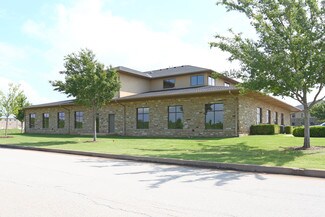 Plus de détails pour 2529 S Kelly Ave, Edmond, OK - Bureau à louer