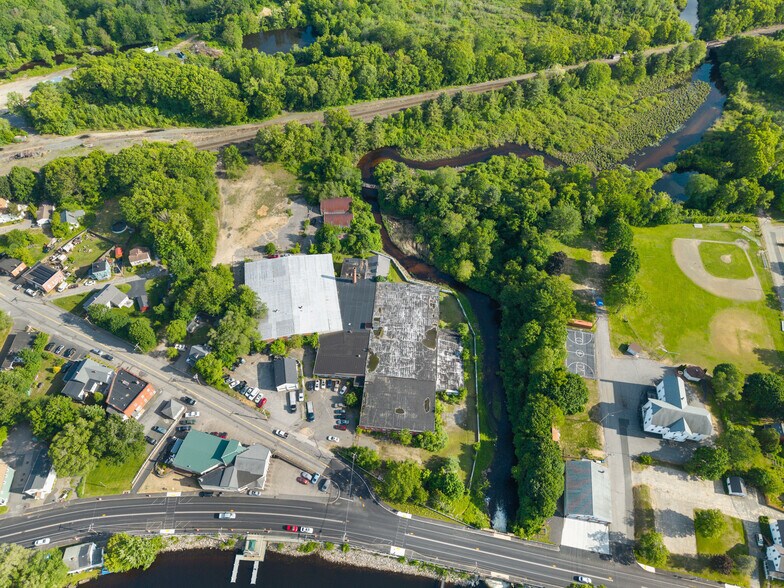 277 E Main St, East Brookfield, MA à vendre - Photo de l’immeuble – Image 3 sur 45