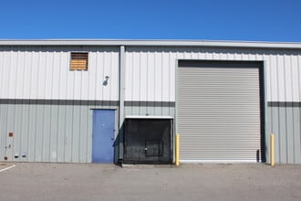 1400 L and R Industrial Blvd, Tarpon Springs, FL à louer Photo de l’immeuble– Image 2 sur 7