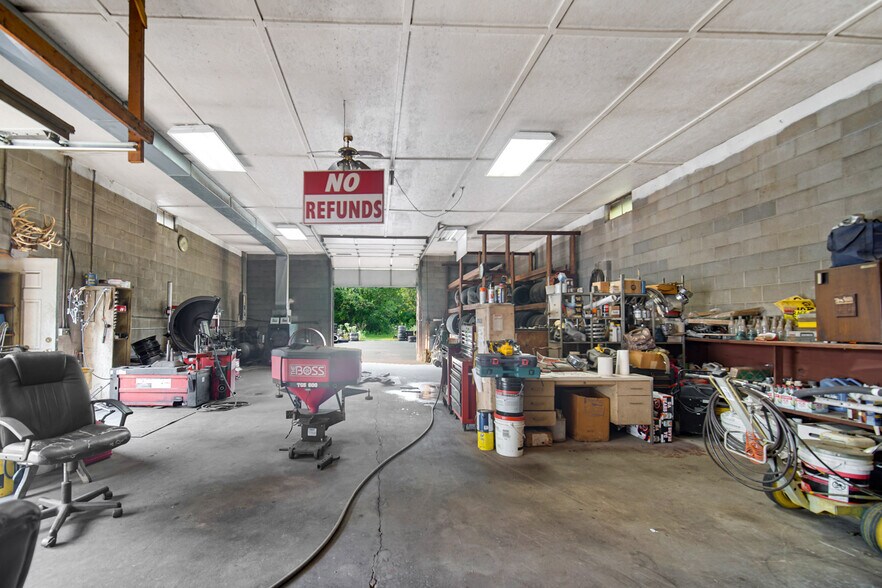 0115 W State Road 10, North Judson, IN à vendre - Photo intérieure – Image 3 sur 21