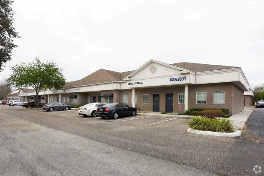 1035-1053 E Brandon Blvd, Brandon, FL à louer - Photo de l’immeuble – Image 2 sur 9