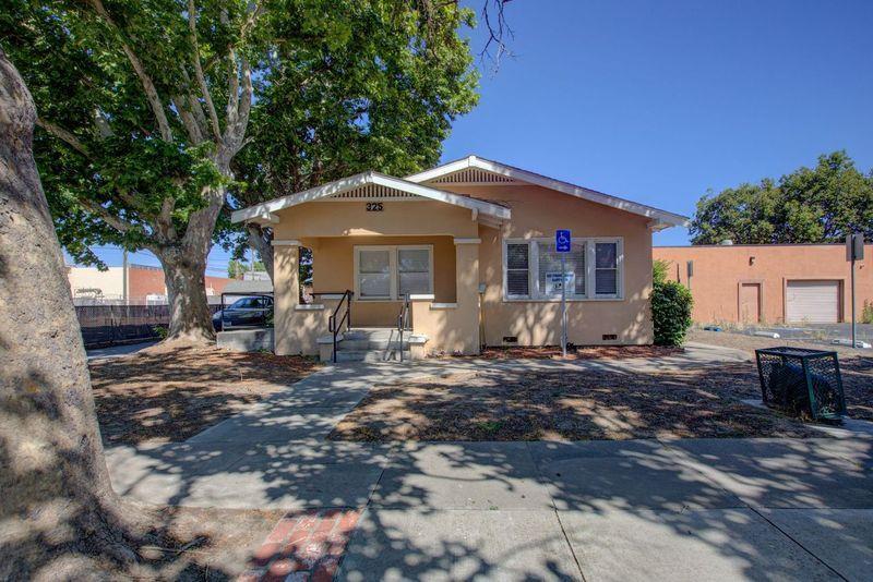 325 Mitchell Ave, Turlock, CA à vendre Photo principale– Image 1 sur 10