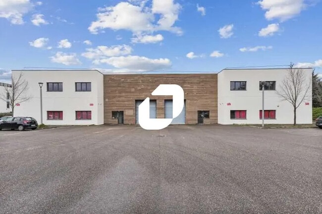 Plus de détails pour 97 Allée Alexandre Borodine, Saint-Priest - Bureau, Local d'activités à louer