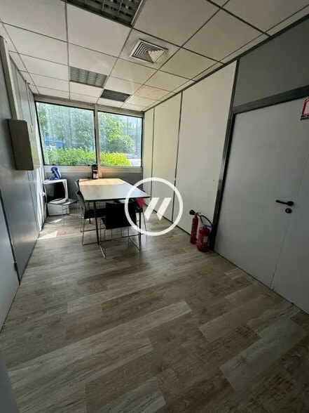 Bureau dans Roissy-en-France à vendre - Photo de l’immeuble – Image 3 sur 8