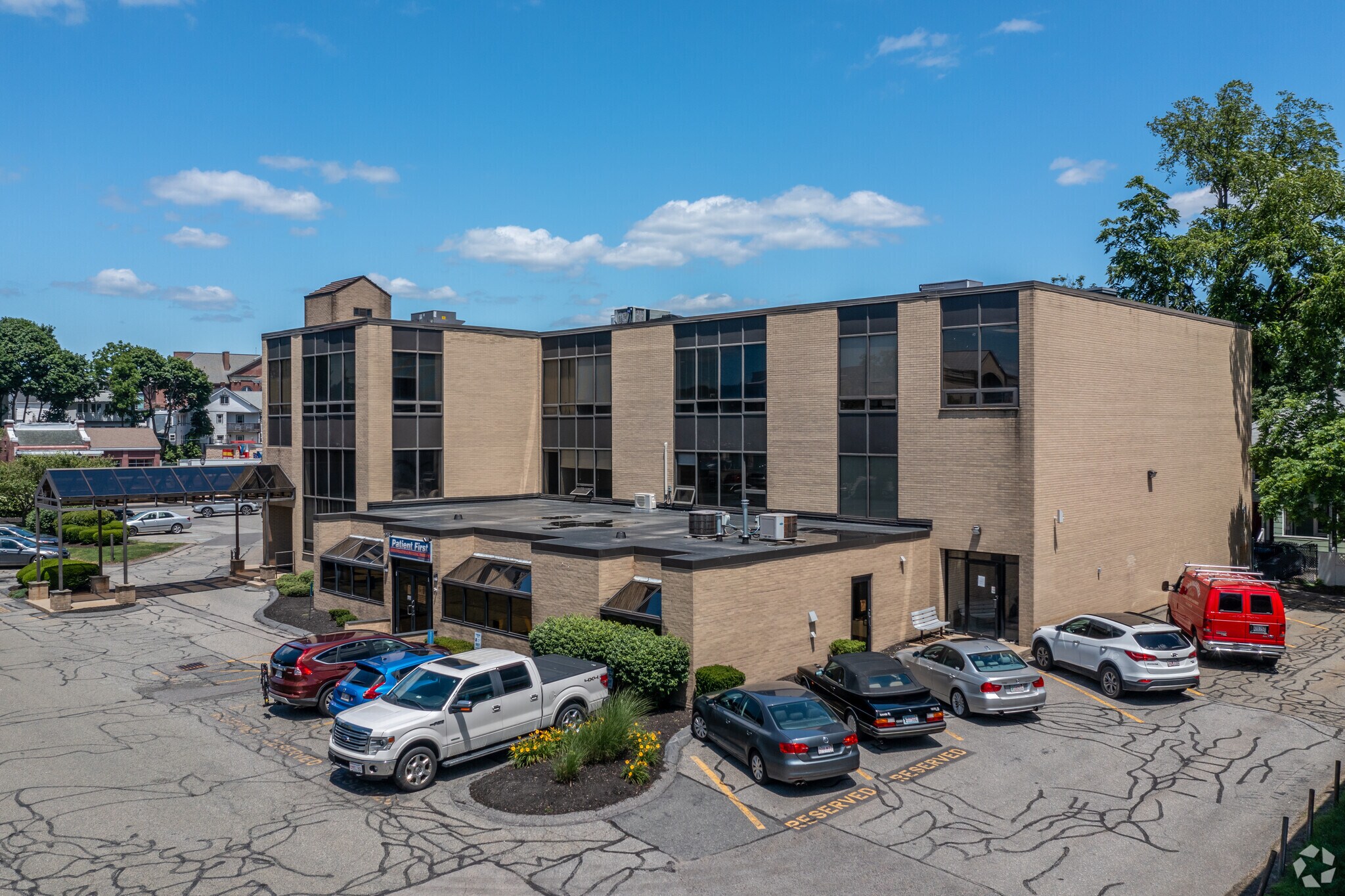 564 Main St, Waltham, MA à vendre Photo principale– Image 1 sur 12