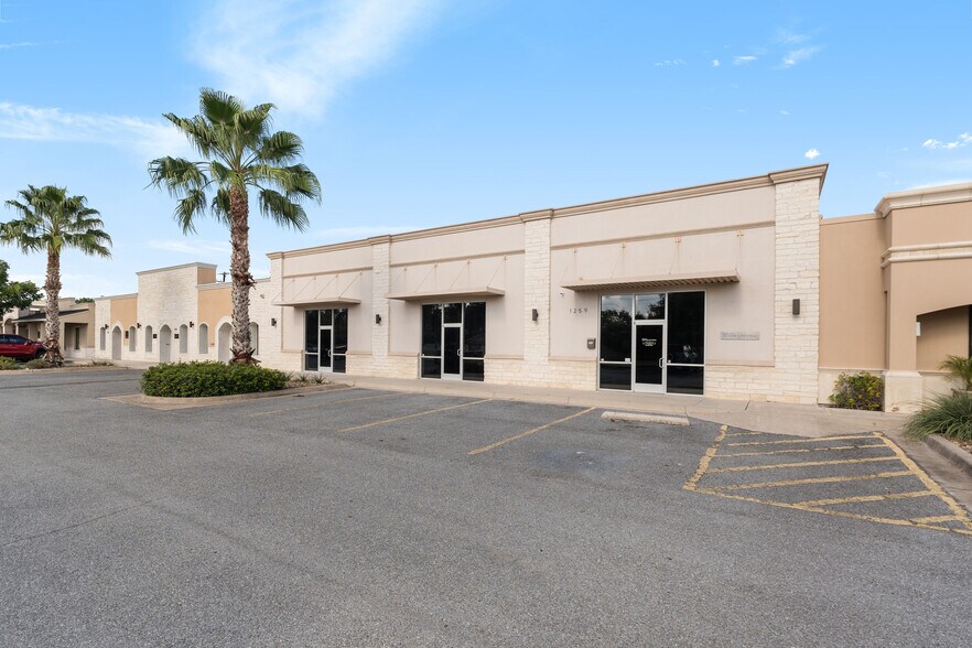 1259 N Stuart Place Rd, Harlingen, TX à louer - Photo de l’immeuble – Image 2 sur 36