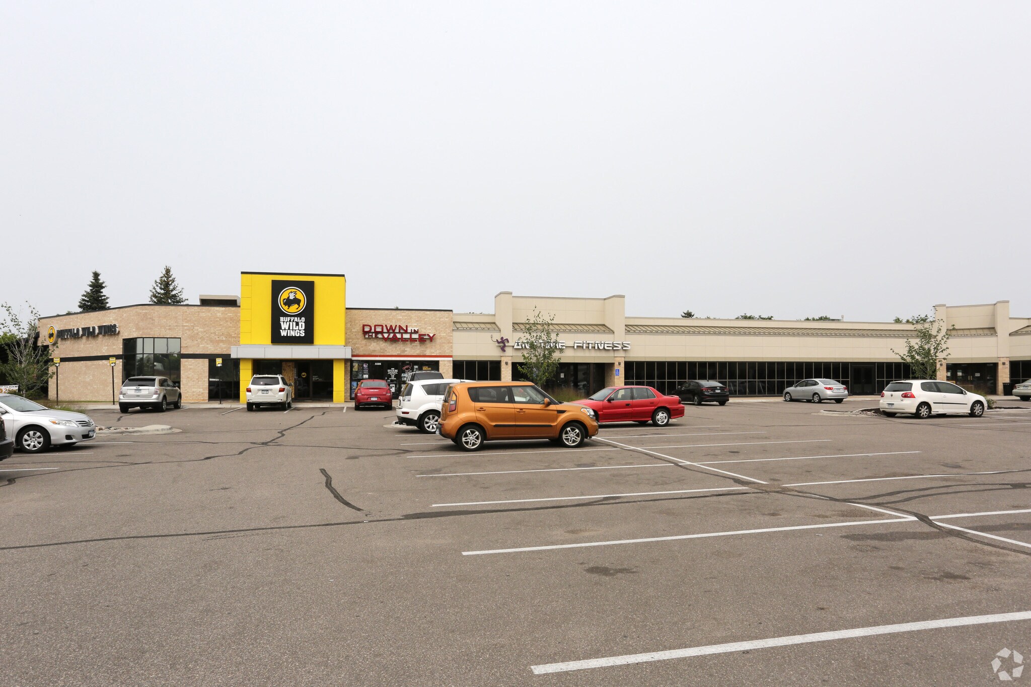 5510-5590 W Broadway Ave, Crystal, MN à louer Photo de l’immeuble– Image 1 sur 3