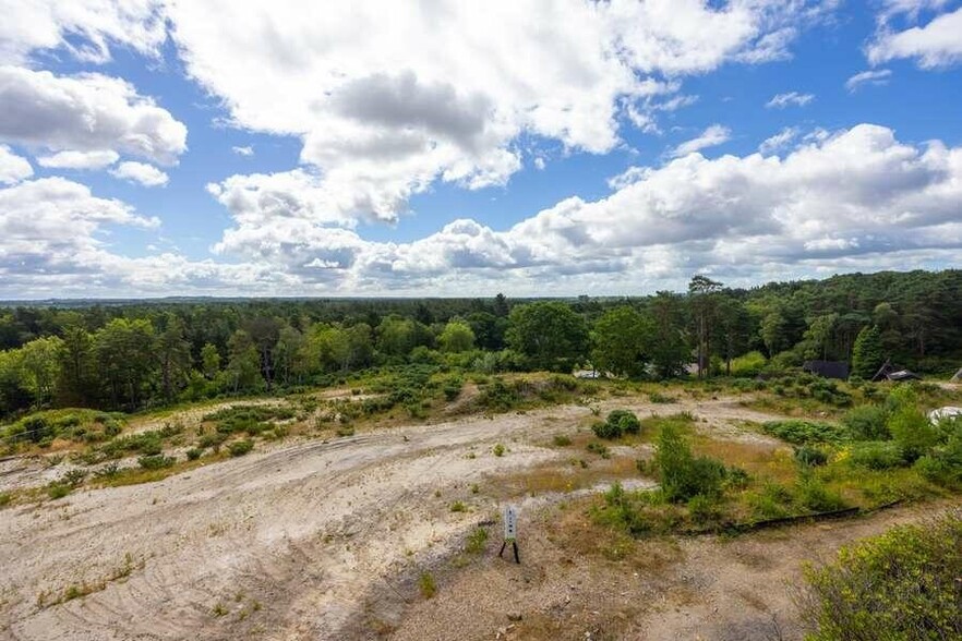 216 Hurn Rd, Ringwood à vendre - Photo de l’immeuble – Image 2 sur 4