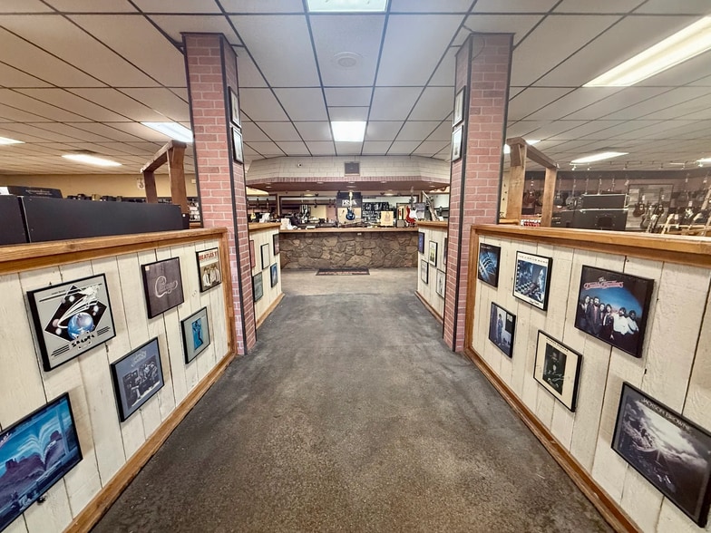 1109 W Kickapoo Spur St, Shawnee, OK à vendre - Photo intérieure – Image 3 sur 18