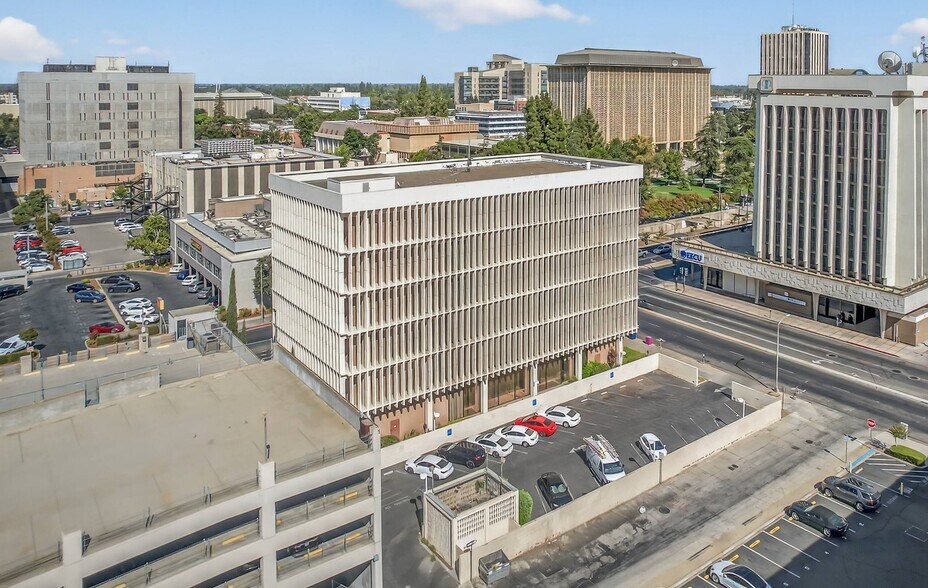 1221 Van Ness Ave, Fresno, CA à vendre - Photo de l’immeuble – Image 3 sur 10