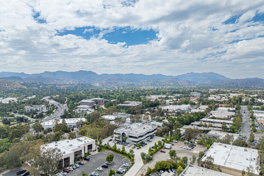 5707 Corsa Ave, Westlake Village, CA à vendre - Photo de l’immeuble – Image 3 sur 8
