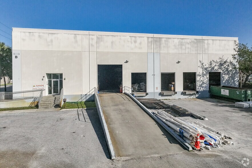 1301 W 13th St, Riviera Beach, FL à louer - Photo de l’immeuble – Image 2 sur 5