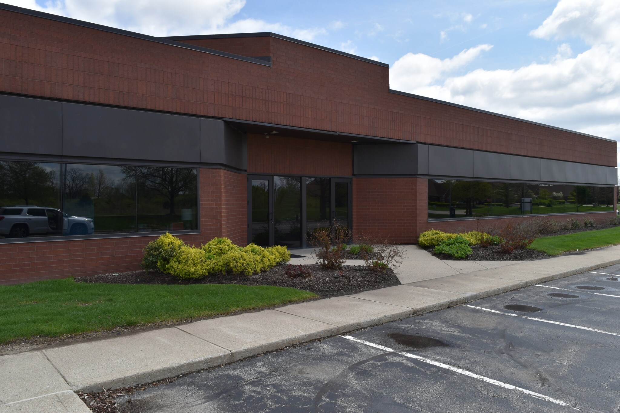 9855 Crosspoint Blvd, Indianapolis, IN à louer Photo principale– Image 1 sur 4