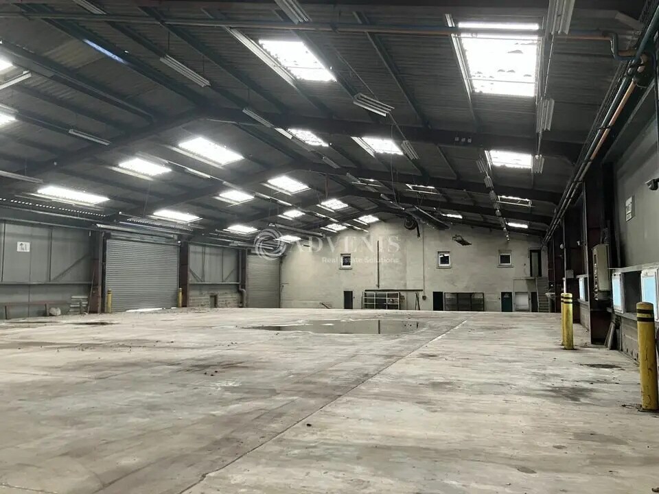 Local d'activités dans Mehun-sur-Yèvre à vendre Photo intérieure– Image 1 sur 7