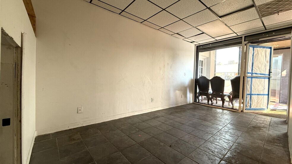 70-17 Austin St, Flushing, NY à louer - Photo de l’immeuble – Image 2 sur 5