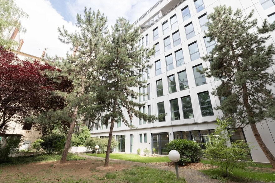 132 Rue Bossuet, Lyon à louer - Photo de l’immeuble – Image 2 sur 26